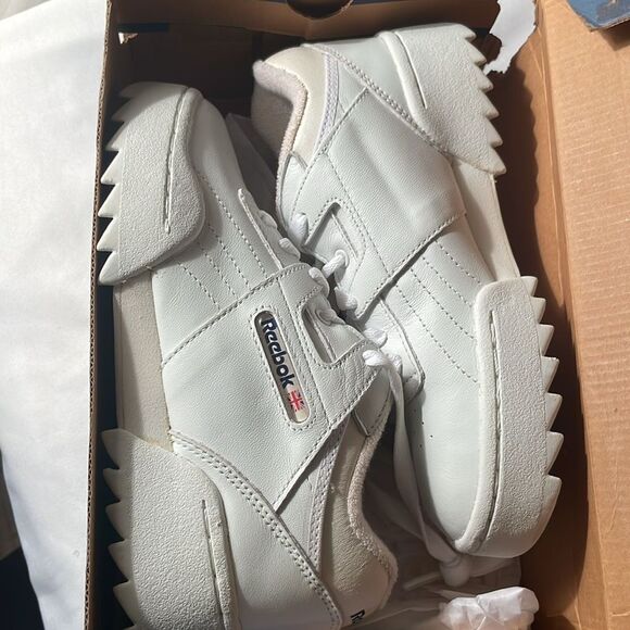 Reebok low top White Sneakers - Picture 6 of 8